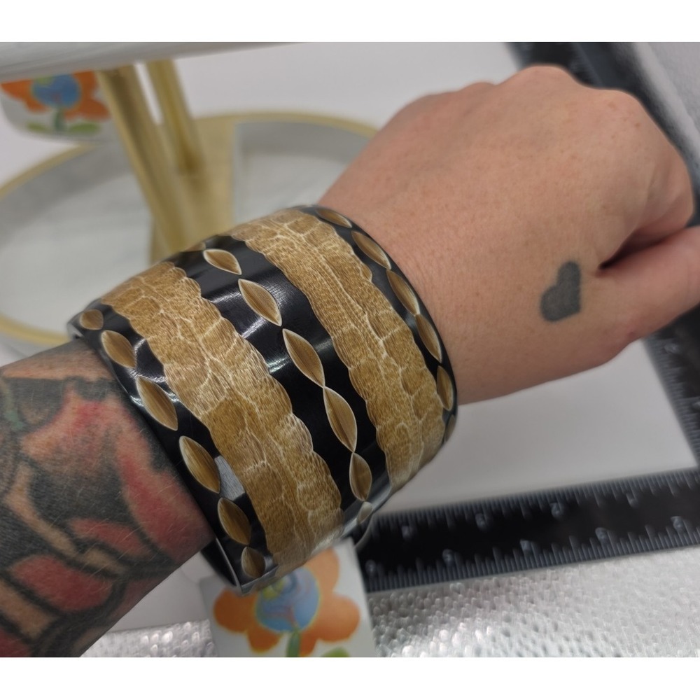 Antika Collection 4 Safari Themed Bangles Bracelets Carved Browns Boho Chunk New - Picture 7 of 8